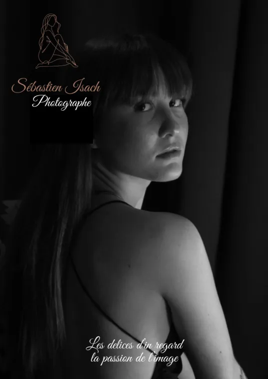 Comment créer une ambiance avec la couleur : sublimer votre féminité en photographie boudoir à Lille, Villeneuve d’Ascq et Mouscron, Lille, Les Délices d’un Regard